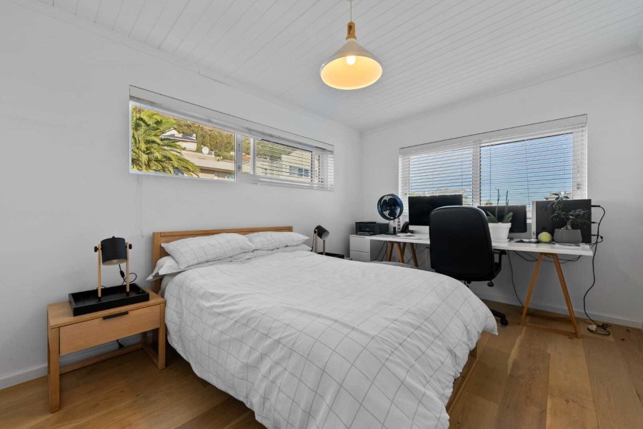 5 Bedroom Property for Sale in Green Point Western Cape